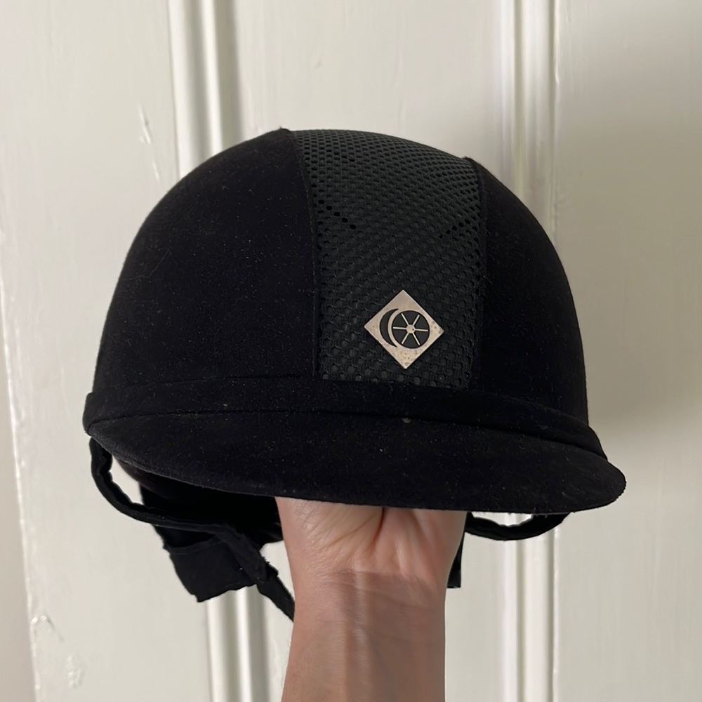 Charles Owen Ayr8 women’s riding helmet